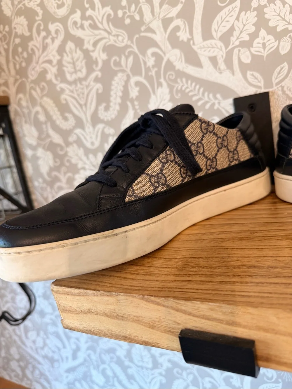 Gucci GG Supreme Tessuto Dark Blue Black Low Cut Fashion Sneakers Size 7.5 Mens